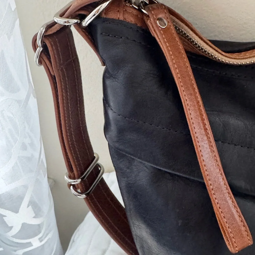 Rough & Tumble Black Leather Small Duffel Single Zip Convertible Bag in EUC